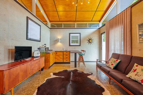 Palm Springs Suite - Click Find 3