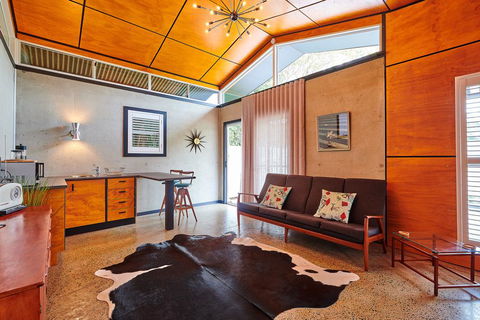 Palm Springs Suite - Click Find 0