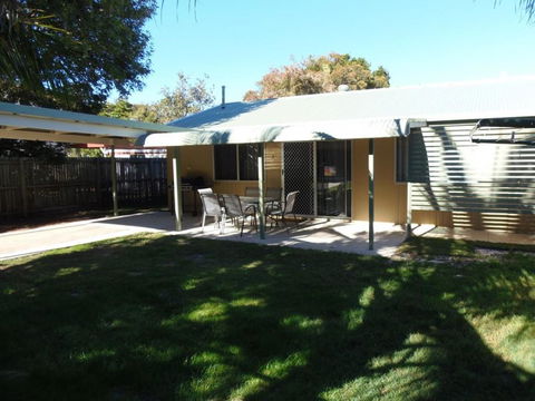 Palmgrove 2 - Rainbow Beach, Pet Friendly, Fully Fenced, Air Conditioned, Five Minutes To Beach - Click Find 1