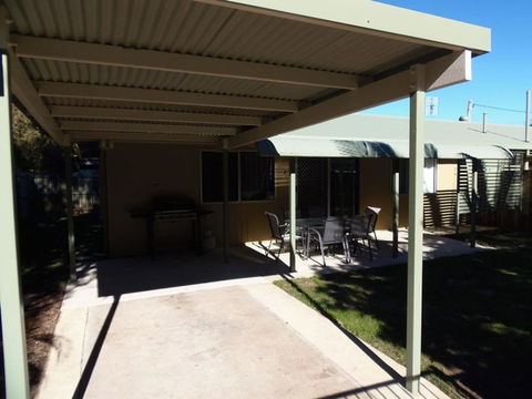 Palmgrove 2 - Rainbow Beach, Pet Friendly, Fully Fenced, Air Conditioned, Five Minutes To Beach - Click Find 3
