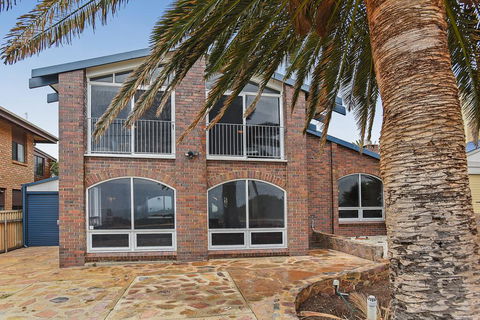 Palms On The Esplanade - Sellicks Beach - WiFi - Click Find 2