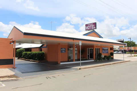 Parkside Motel & Licensed Restaurant - Click Find 0