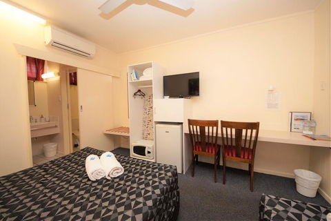 Parkside Motel & Licensed Restaurant - Click Find 2