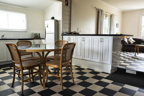 Pettit Cottage - Bridge Guide 2