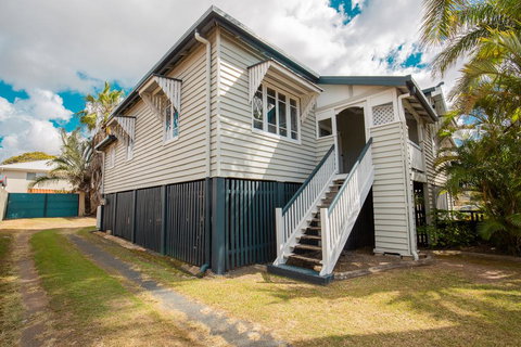 Pleasant Place To Stay Near The Park + FREE WiFi - DBD 2