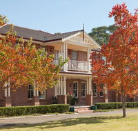 Plumes on the Green Boutique Bed  Breakfast - Click Find