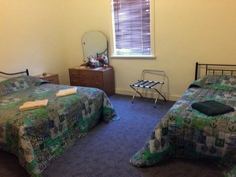 Port Wakefield Cottages - Bet 4u 1