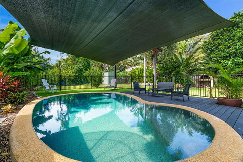 Private Pool, Big Backyard, Aircon - Paradise! - Click Find 0