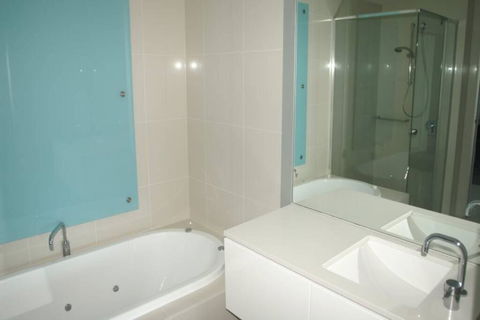 Q1 1 Bedroom Apartment On 30th Floor - Click Find 2