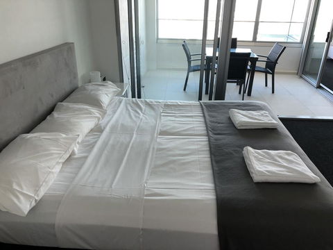 Q1 1 Bedroom Apartment On 30th Floor - Click Find 3