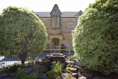 Quest Trinity House - Bet 4u 0