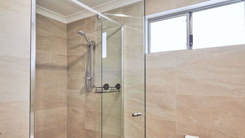 Quiet Large Balcony Living - Click Find 3