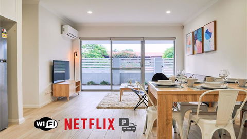 Quiet Large Balcony Living - Click Find 0