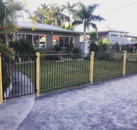 QUIRKY QUEENSLANDER 6 BEDROOM HOME - Click Find
