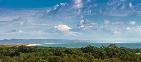 Rainbow Breezes 4 - Rainbow Beach, Townhouse With Breath-taking Ocean Views To Fraser Island - Click Find 1