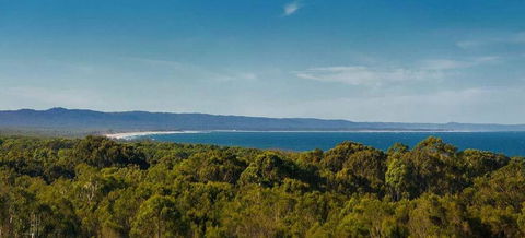 Rainbow Breezes 4 - Rainbow Beach, Townhouse With Breath-taking Ocean Views To Fraser Island - Click Find 2