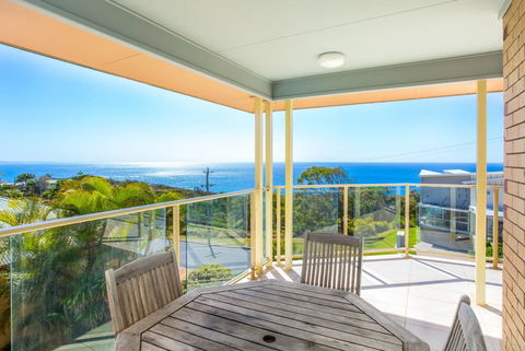 Rainbow Views - Rainbow Beach, Stunning Ocean Views And A Swimming Pool - Click Find 0