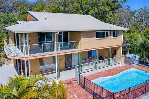Rainbow Views - Rainbow Beach, Stunning Ocean Views And A Swimming Pool - Click Find 1