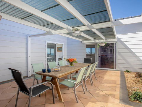 Rainbows End - Soaring Views North To Gerroa - Bet 4u 3