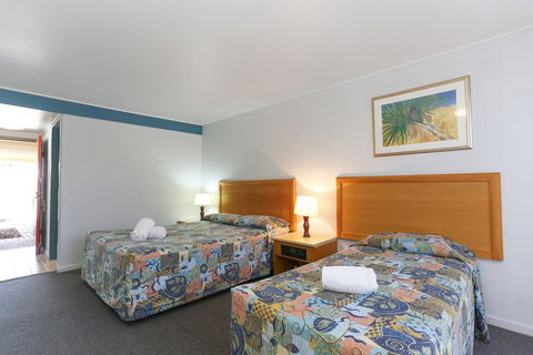 Reef Resort Motel - Click Find 3