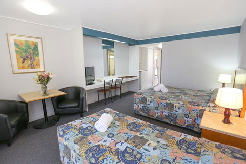 Reef Resort Motel - Click Find 2