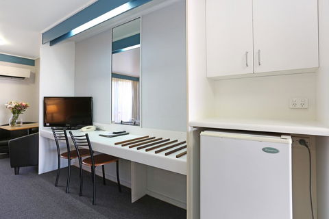 Reef Resort Motel - Click Find 1