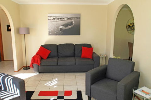 Relax And Unwind In Badgee - Bet 4u 2