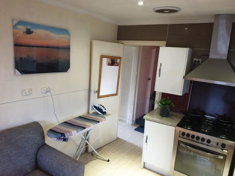 Retro Style Home Stay - Click Find 3