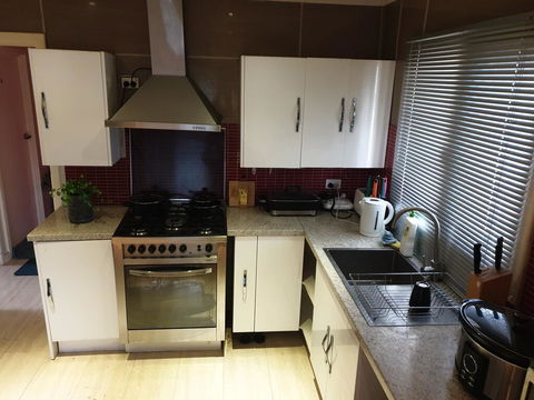 Retro Style Home Stay - Click Find 2