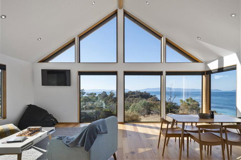 Rocky Ridge - L'Abode Accommodation - Bridge Guide 1