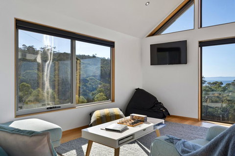 Rocky Ridge - L'Abode Accommodation - Bridge Guide 3