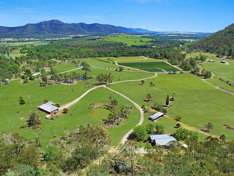 Rosa Estate In Broke - Two 3br House In Walking Distance To Cellar Doors - Bet 4u 1