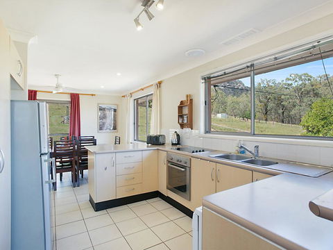 Rosamund House In Broke, 4br House In Walking Distance To Cellar Doors - Bet 4u 2