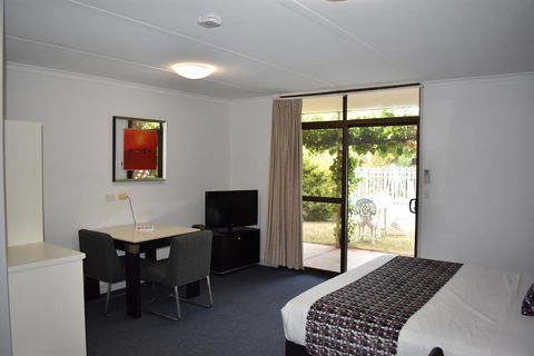Roundhouse Motel - Click Find 3