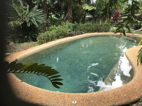 Royal Palm Cottage, Entire Two Bedroom 2 Bathroom House With Pool - Bet 4u 2