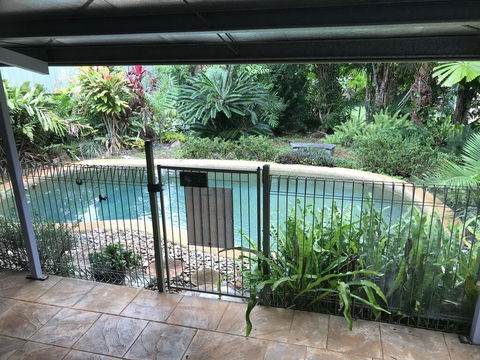 Royal Palm Cottage, Entire Two Bedroom 2 Bathroom House With Pool - Bet 4u 0