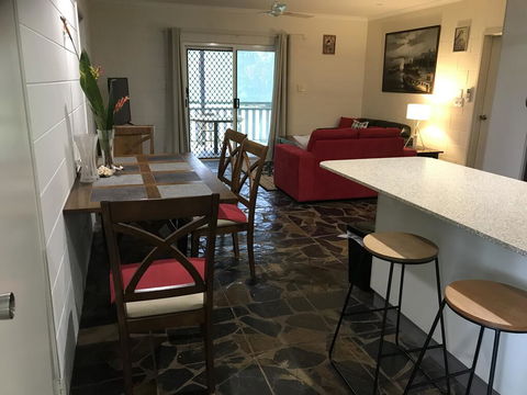Royal Palm Cottage, Entire Two Bedroom 2 Bathroom House With Pool - Bet 4u 1