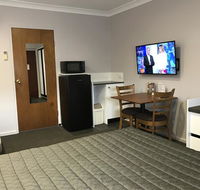 Roydons Motor Inn - Click Find