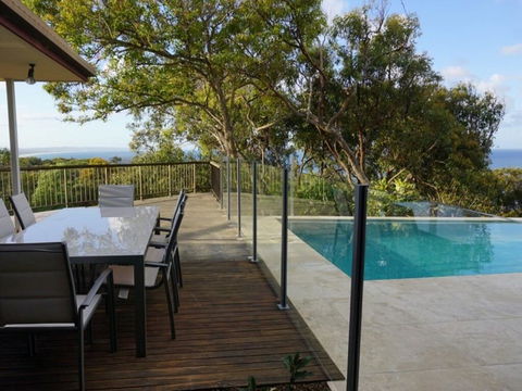 Scribbly Gums - Rainbow Beach, Ocean-front Spacious Home With Pool - Click Find 0