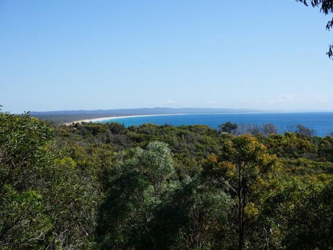 Scribbly Gums - Rainbow Beach, Ocean-front Spacious Home With Pool - Click Find 1
