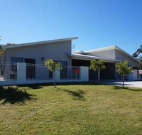 Seadaze 1 - Rainbow Beach Gorgeous unit close to the beach Aircon Pool - Click Find