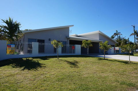 Seadaze 1 - Rainbow Beach, Gorgeous Unit Close To The Beach, Aircon, Pool - Click Find 0
