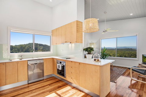 Seascape Scotts Head - Bet 4u 1