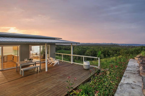 Seascape Scotts Head - Bet 4u 0