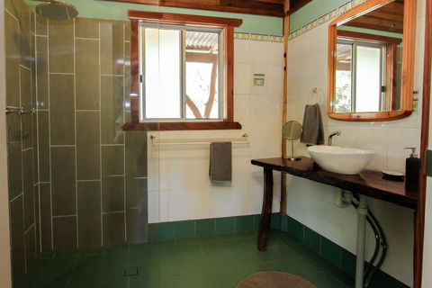 Shady Creek Eco Cabin, Peaceful Country Getaway - Lavinia 3