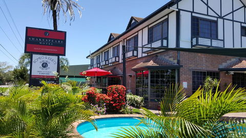 Shakespeare Motel - Click Find 0