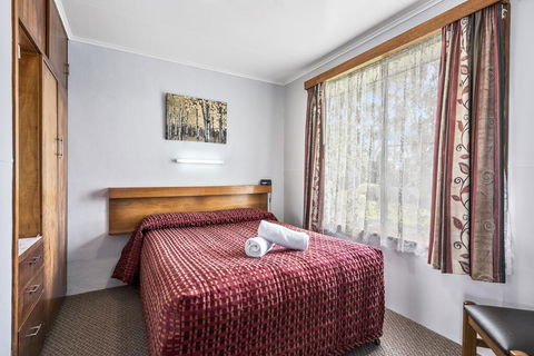 Sharonlee Strahan Villas - Click Find 1