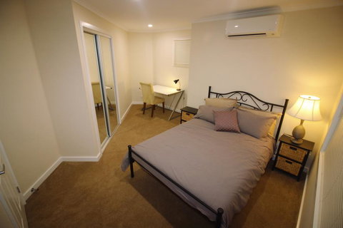 Silver House - Melbourne Airport Accommodation - Click Find 1