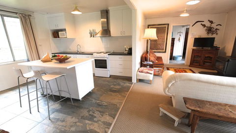 Sisters Beach House - DBD 2