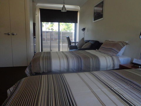 Smart Stayzzz Inns - Lawyer Find 1